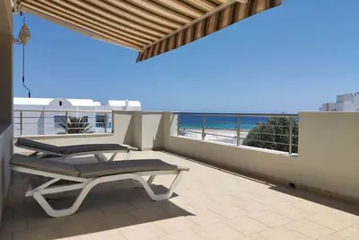 Image de A 2 minutes de la plage, Studio haut standing, sûr et à belle vue mer.