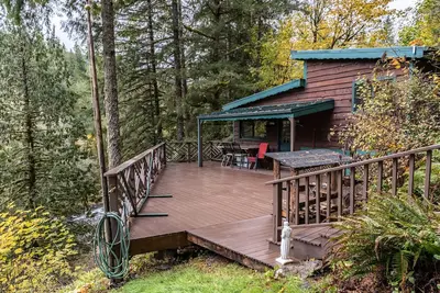 Image de Welch Cabin <A License to Chill>. \n we love dogs