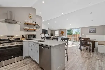 Image de Cozy cottage w/hot tub, game room & backyard. Close to West Point and Bethel.