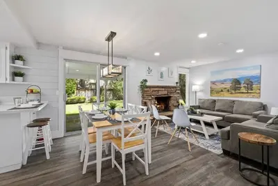 Image de ☆Freshly Updated Home Fast Wifi Smart Tv 2 Parks☆