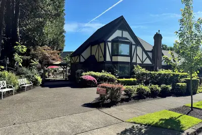 Image de Tudor Cottage Suite - Autzen Stadium - Pk Park - Uo - Hayward Field