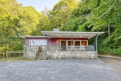 Mountain Magic-Peaceful, Cozy, Pet-Friendly Escape