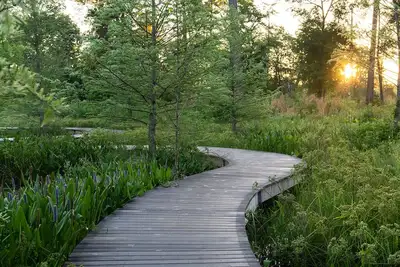 Image de Nature Lover's 2 Bedroom Executive Condo Near Parks And Downtown