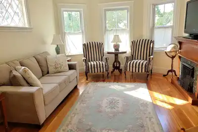 Great Lovely Cambridge 3 Bdrm/ 2 Bath Victorian: 2-3 Blocks To Davis Sq T