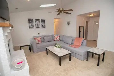 Image de Pet Friendly  ✨ 5 min to Grand Park ✨