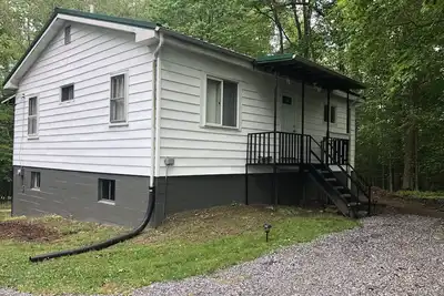 Image de Welcome to the Lake City Cabin!