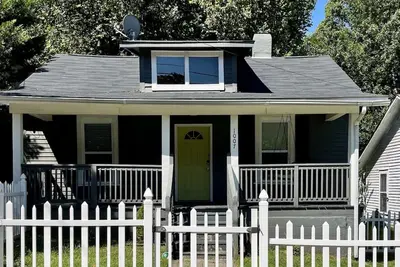 Image de Nc State, Cameron Village-Wake Med-dogs ok-fenced