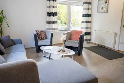 Image de Villa Nordhang - Appartement 4 avec vue sur les montagnes, balcon et Wi-Fi.