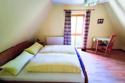 Spacious vacation apartment (60 m²) for up to one person with two bathrooms and free WiFi