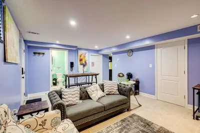 Image de Lovely 2 Bedroom, 2 Bath with office space.