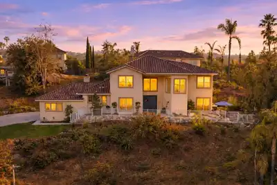Image de 4br Family Home • Near Legoland & Beach • Gameroom  •  Dogs Free  •  Sleeps 9