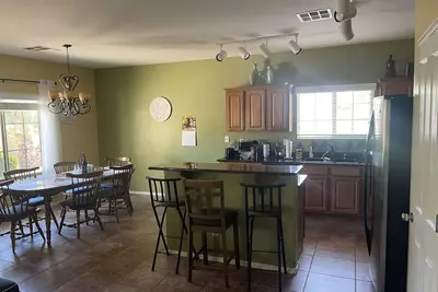 Image de Beautiful house close to everything and very clean