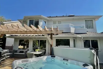 Image de Cabana Beach - Hot tub- Walk to beach - Central location (Licensed)