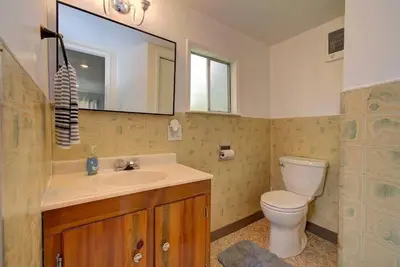 Image de Cougars Cute Crooked Cabin