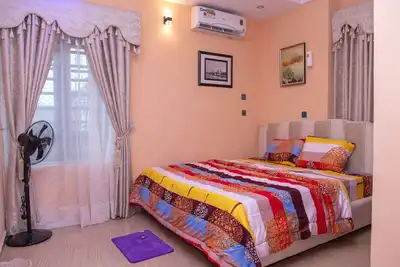 Image de Tastefully furnished 2 bedroom apartment with 24/7 Power|WiFI|Security
