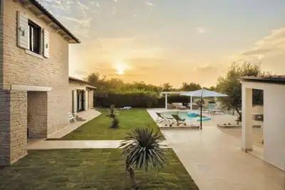 Image de Trauhaus. Villa mit privatem Pool, Sauna und 9, 000qm großem, privatem Grundstück