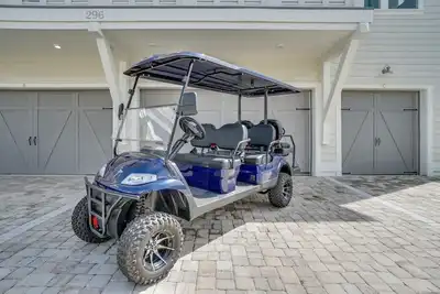 Image de Prominence Hub Hideaway, Slps 10, Pet Friendly, Beach, Pools, Golf Cart, 4 Bikes