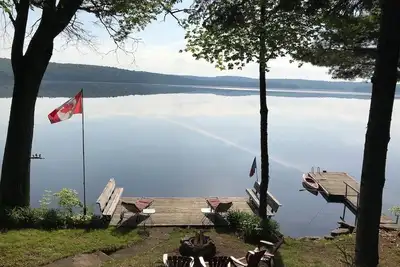 Image de Waterfront Cottage on Halls Lake