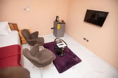 Executive Large Room with Ensuite - just 25 mins drive from the Airport