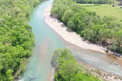 Image de Lil Caddo Cabin on the Caddo River