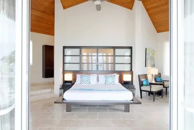 Bungalow Steps from Beach, Pool