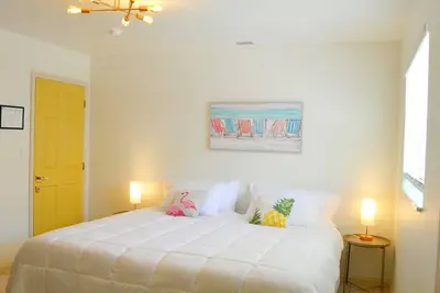 Image de Relaxing bedroom vacation near city/beach/airport