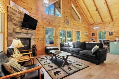 Image de Private Cabin with Hot Tub, Massage Chair, Pool, Tt & Arcade Games