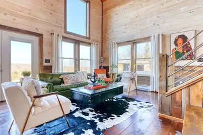 Image de Insta-worthy Cabin w/ Hot Tub on 10 Private Acres