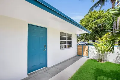 Image de Tropical Oasis near Beach Downtown Airport