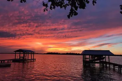 Image de Amazing Sunsets on Lake Houston - lakefront, hot tub, fishing & more!