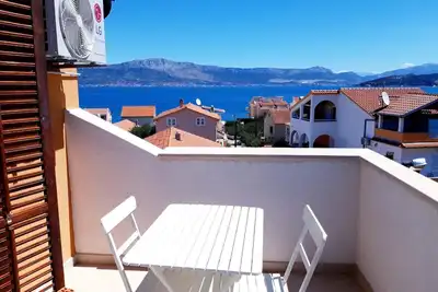 Image de Appartement de vacances pour 5 personnes env. 50 qmà Slatine, Dalmatie (Centre de la Dalmatie)