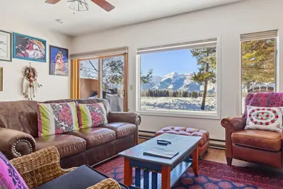 Image de Outpost: Teton Shadows Granite D - Close to Tetons