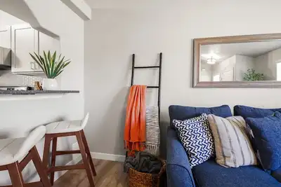 Beautiful Home-Centrally Located off Eagle Rd