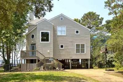Image de Spacious sound front with private pool and hot tub in Kill Devil Hills!