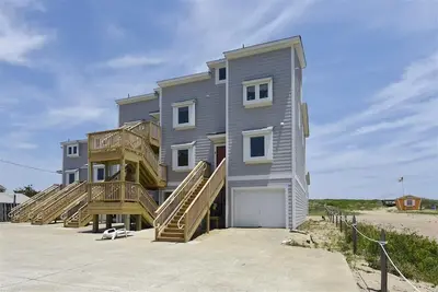 Image de Oceanfront townhome with community pool in Kill Devil Hills!