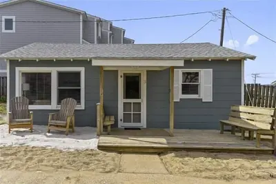 Image de Perfect 2 bedroom bungalow steps from the beach! Semi-oceanfront in Kdh.