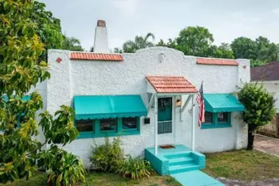 Image de Historic Boho Bungalow-Walk to Cocoa Village
