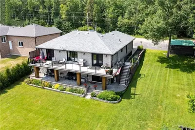 Image de Blue Jays Paradise: Lake Front Cottage