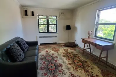 Image de Large 1+ Bedroom Nr St. Johns Univ