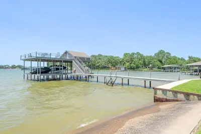 Image de Stunning Five Bedroom Escape - Great Water!