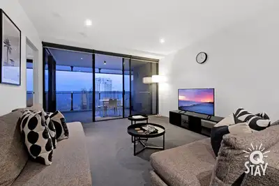 Circle on Cavill - 1 Bedroom + Study Ocean Airbnb