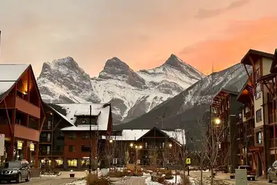 Image de *Lux* 1 Br King Condo Dt Canmore, Heated Parking, Hot tub