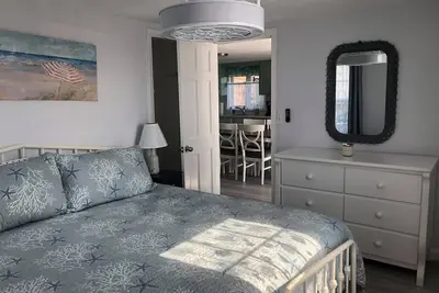 Image de Steps to Beach Entrance #7, 1st floor, 2 Bedrooms, King Bed, Private deck/grill