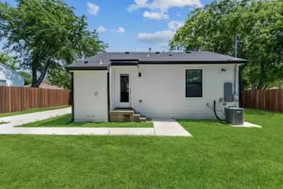 Image de Sunny South Dallas Cottage