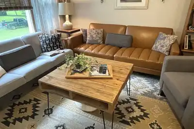 Image de Mid-Century Magnolia 1950s Bungalow in Marietta Ga