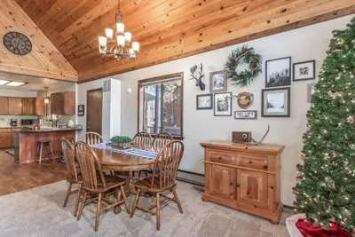 Christmas Cottage - Cozy cabin in the Pines!