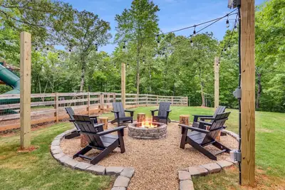 Image de Wow! ! Family Friendly Getaway:Hot Tub, Fire Pit, Nature, Wine & Weddings