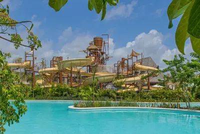Image de Luxurious resort with 10+ pools, Water theme park on Private Beach