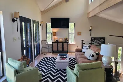 Image de Unbelievable 3 1/2 story Modern Cabin with Lake View