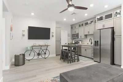 Image de New Luxury Attached- 1 Br Guest Suite, w\/Kitchen, Pvt